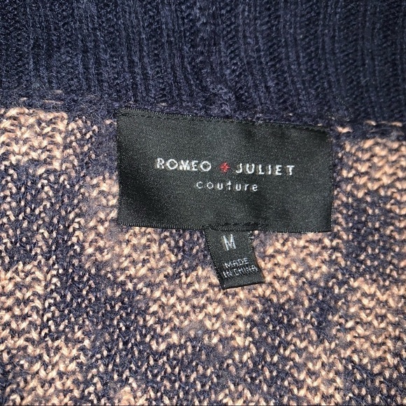 ROMEO & JULIET COUTURE Navy Aztec Printed Sweater size medium - Picture 6 of 8